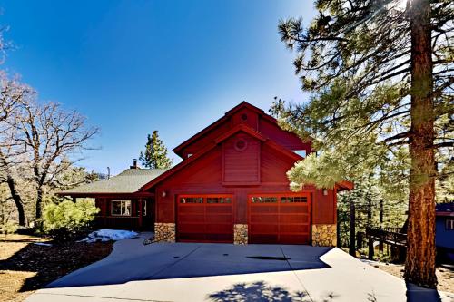 Koselig Kabin - Corner Lot - Fireplace Central AC home - main image