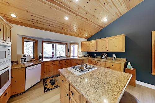 Koselig Kabin - Corner Lot - Fireplace Central AC home - image 6