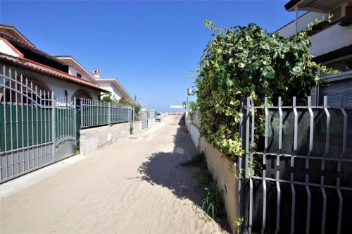 MAVE VILLA SULLA SPIAGGIA con doppi giardini gîte à louer Lido di Pomposa