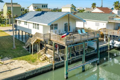 Sea Isle Splendor - Beautiful Wide Bay Water Canal Views - Outdoor Bar - Easy Walk to Beach! Texas