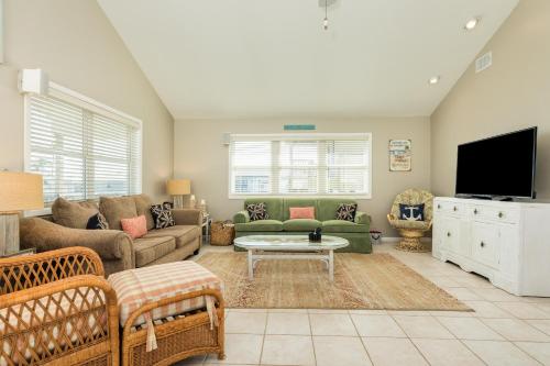 Sea Isle Splendor - Beautiful Wide Bay Water Canal Views - Outdoor Bar - Easy Walk to Beach! - image 4