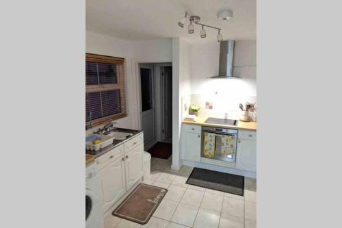 Cozinha, The Bay Apartment - 10 Mins from WMC in Cardiff Bay