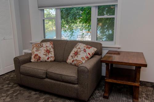 Deluxe King Suite