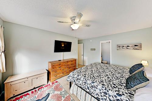 Updated Tiburon Condo - Balcony Pool & Tennis condo - image 7