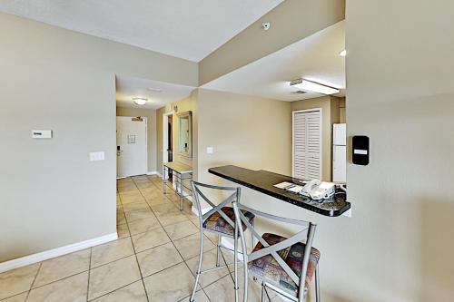 Dual-Suite Lake-View Escape - Mins to Disney World condo - main image