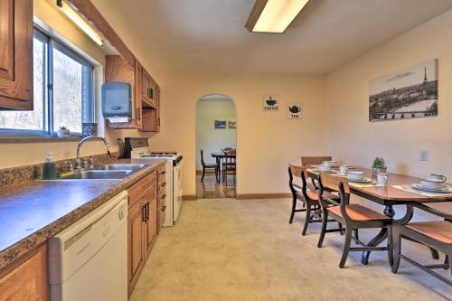 Mountaineer Retreat - 5 Mi to WV University! in Uniontown