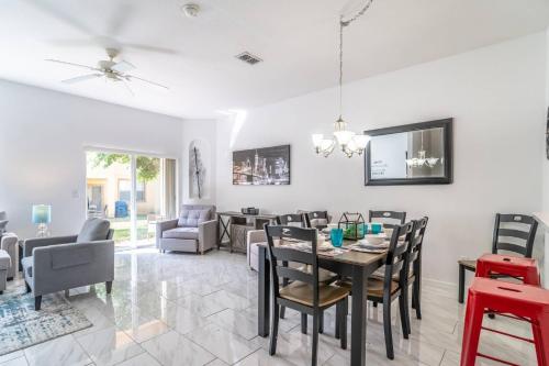 727 Regal Palms