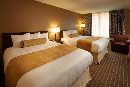 2 queen beds