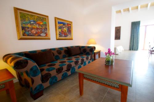 Bennoc Petit Hotel - image 7