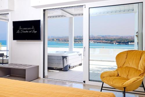 Apartment with Lake View