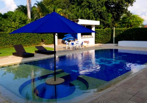 Casa Piscina Privada lujoso condominio campestre El Peñon Girardot