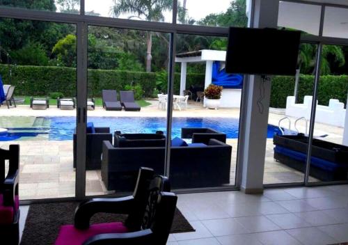 Casa Piscina Privada lujoso condominio campestre El Peñon Girardot