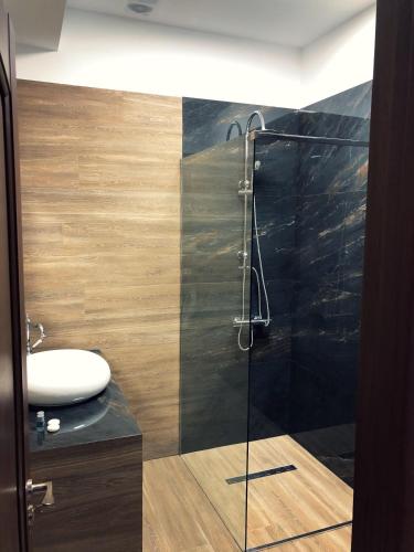 M Rooms - image 8