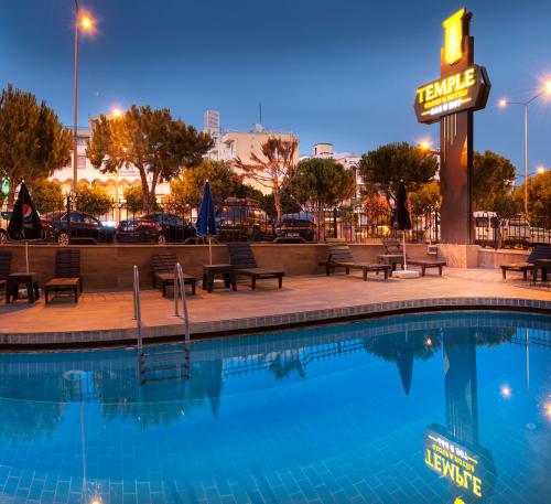 Temple Hotel - image 2