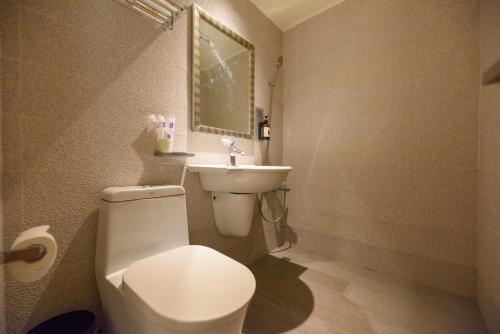 Bathroom, JIH LIH HOTEL in Penghu
