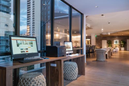 Hyatt Centric Waikiki Beach - image 12