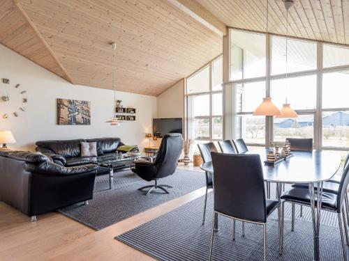 บริการและสิ่งอำนวยความสะดวก, 8 person holiday home in Tarm in สกาเวน