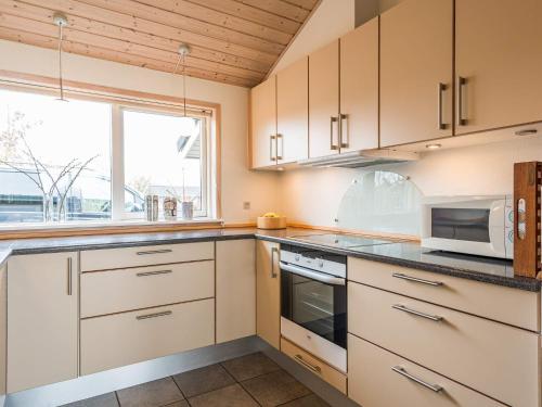 บริการและสิ่งอำนวยความสะดวก, 8 person holiday home in Tarm in สกาเวน