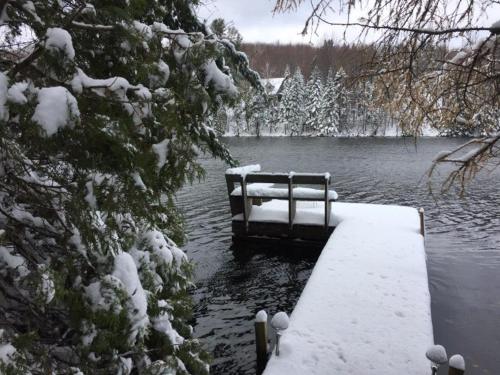 Waterfront 2BR 1 Bath Chalet Le 137