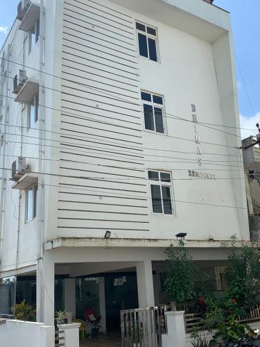 Viesnīcas āriene, PPH Living Bhimas in Tada
