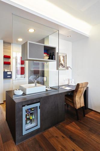 设施服务, 科隆市酒店 (Hotel City Krone) in 腓德列斯哈芬