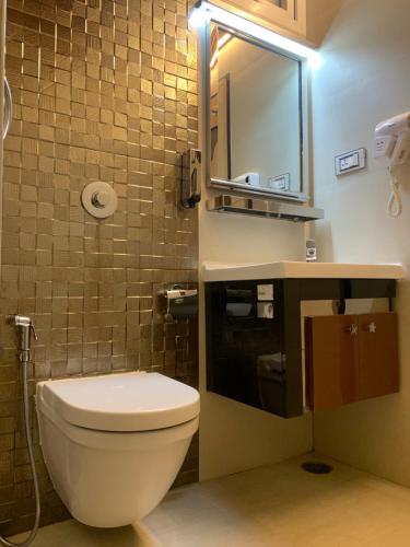 Queen Suite image 10