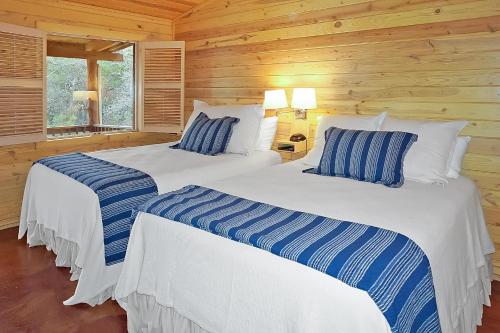 B&B Wimberley - Wimberley Log Cabins Resort and Suites- Unit 5 - Bed and Breakfast Wimberley