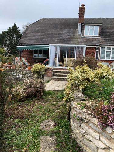 Faciliteter, Ponders End in Newport East