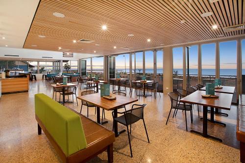 Étterem, Onslow Beach Resort in Onslow