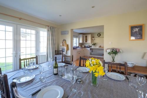 6 Lakeside Avenue - image 3
