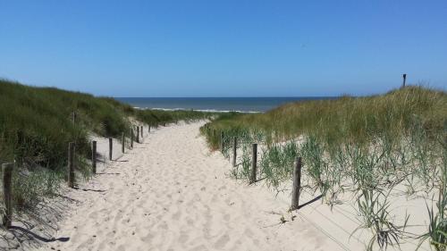 Pantai, Tiny House De Boet, in Natuurgebied en vlakbij het Strand in Callantsoog