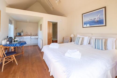 6 Lakeside Avenue - image 7