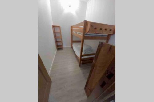 appt 2 chambres calme,clim, plage et gare proche pkg