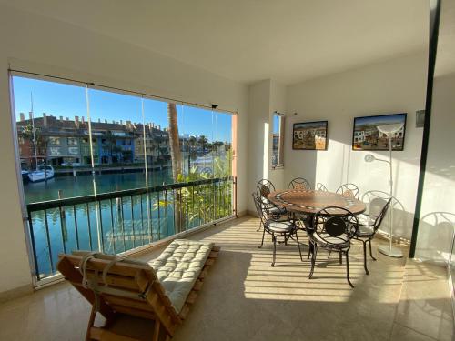  Apartamento con piscina ,playa con vistas panorámicas en la Marina de Sotogrande in San Roque