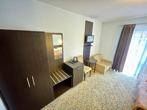 Double Room image 10