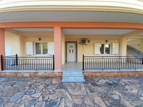 Limani House - image 2