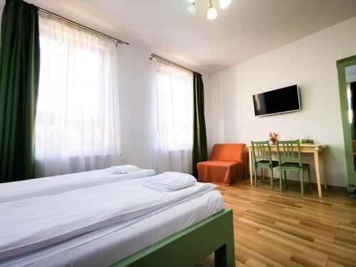 Superior Quadruple Room image 8