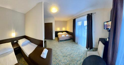 Quadruple Room image 10