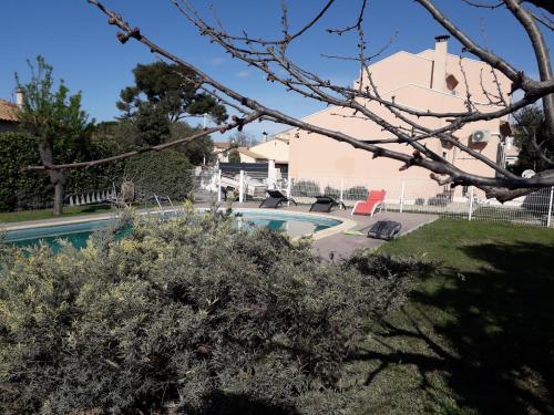 maison avec piscine gîte à louer Manduel