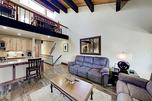 Exceptional Vacation Home in Kings Beach townhouse - image 3
