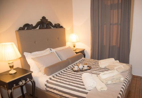 Porto Enetiko Suites Porto Enetiko Suites is conveniently located in the popular Rethymno area. The hotel offers guests a range of services and amenities designed to provide comfort and convenience. Service-minded staff w