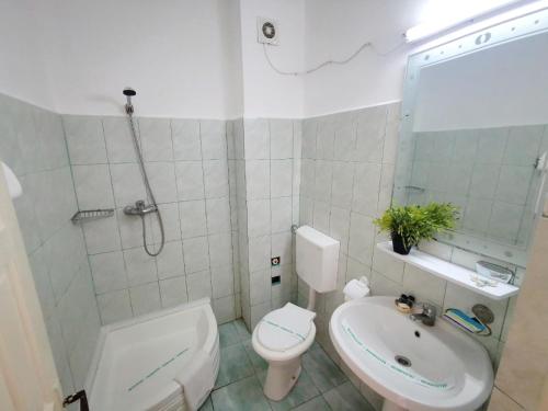 Double Room image 8