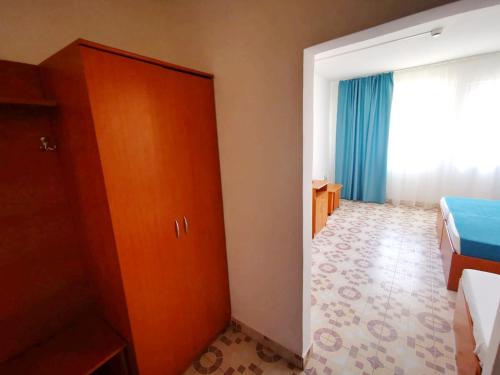 Double Room with Extra Bed image 6