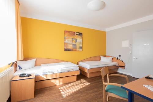 Hotel Mit-Mensch - image 13