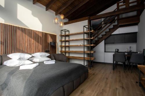 2 queen beds