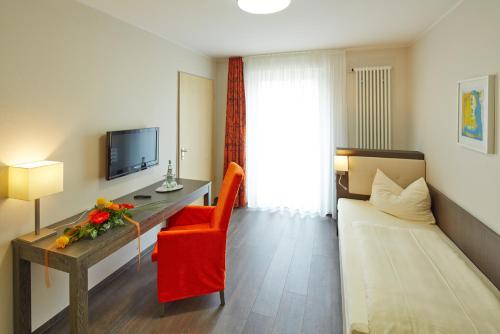 Hotel FIT FIT Freizeit-Integration-Tagung is perfectly located for both business and leisure guests in Much. Offering a variety of facilities and services, the hotel provides all you need for a good nights sle