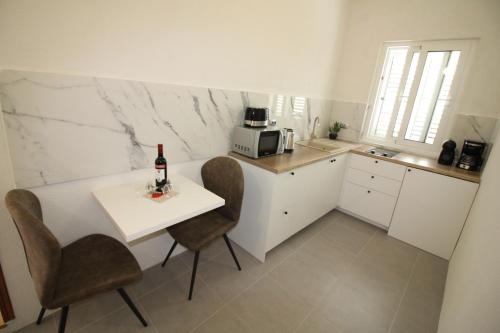 makarska centre1free parking