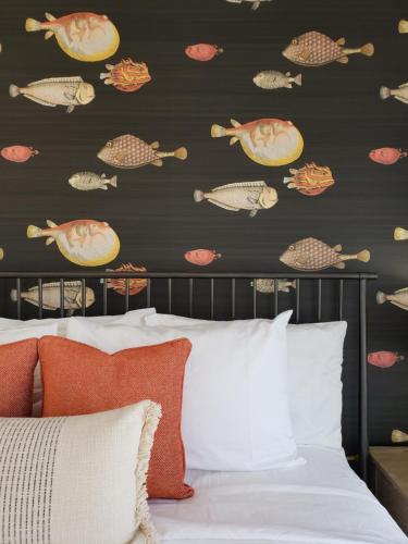292675532 Sand Bar Cottage Inn