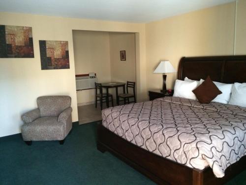 Pacer Inn & Suites Motel in Delaware, USA