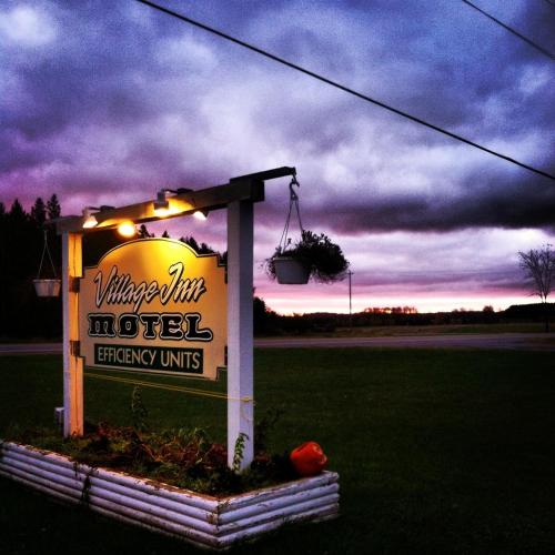 Village Inn Motel - 출입구